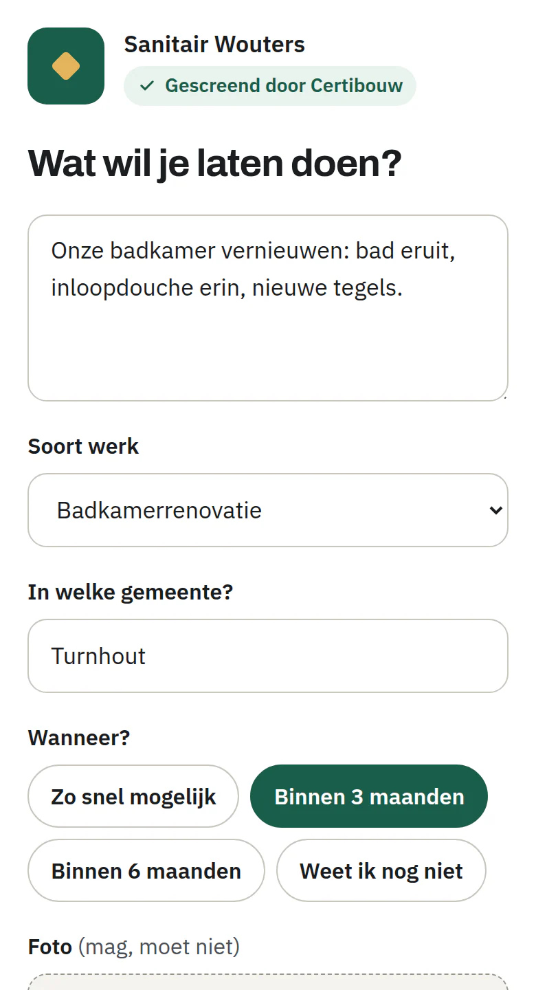 Scherm op gsm: het formulier Wat wil je laten doen, met de naam van het bedrijf en het teken Gescreend door Certibouw.